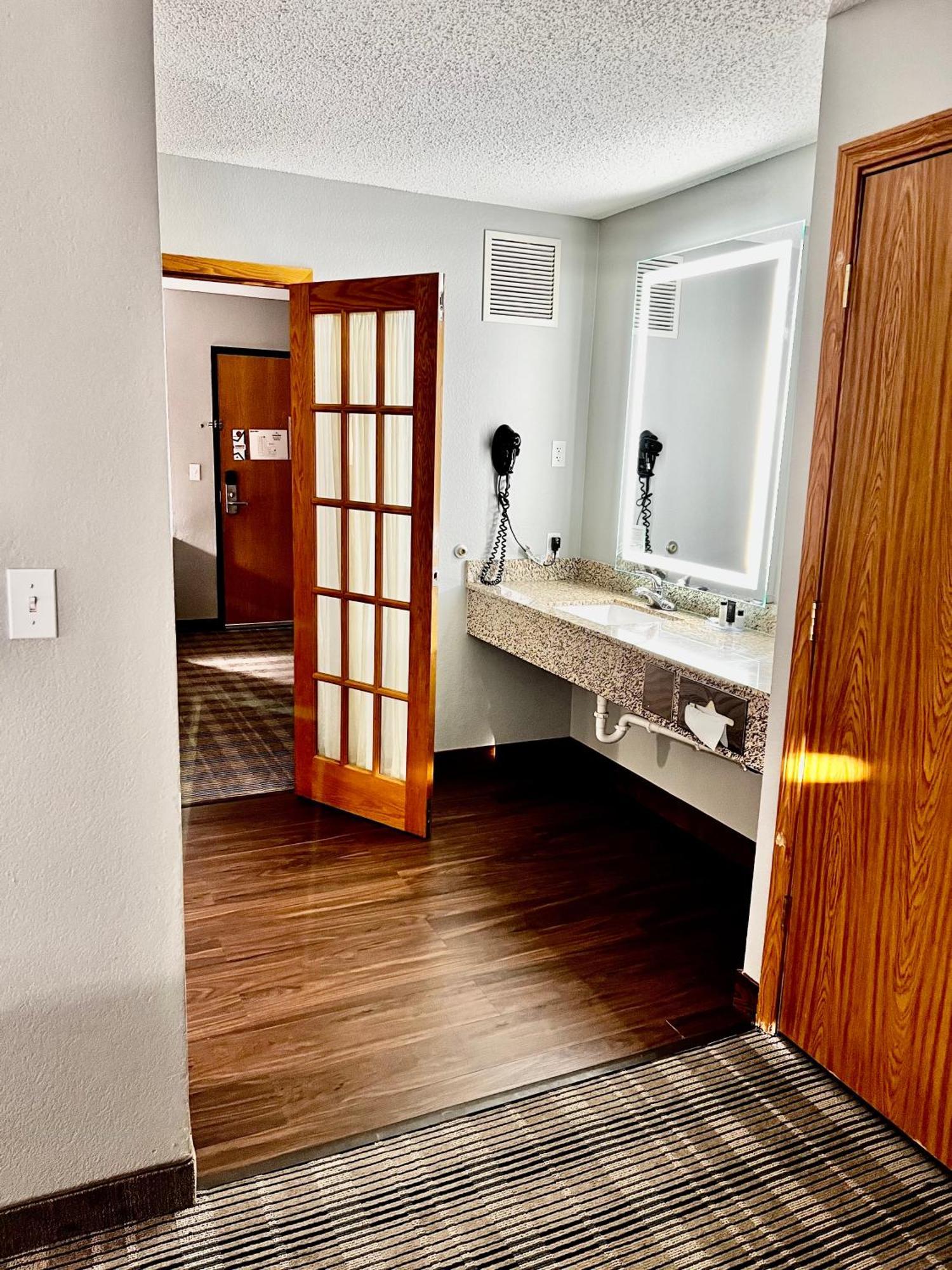 Americinn By Wyndham Shakopee Near Canterbury Park Room photo