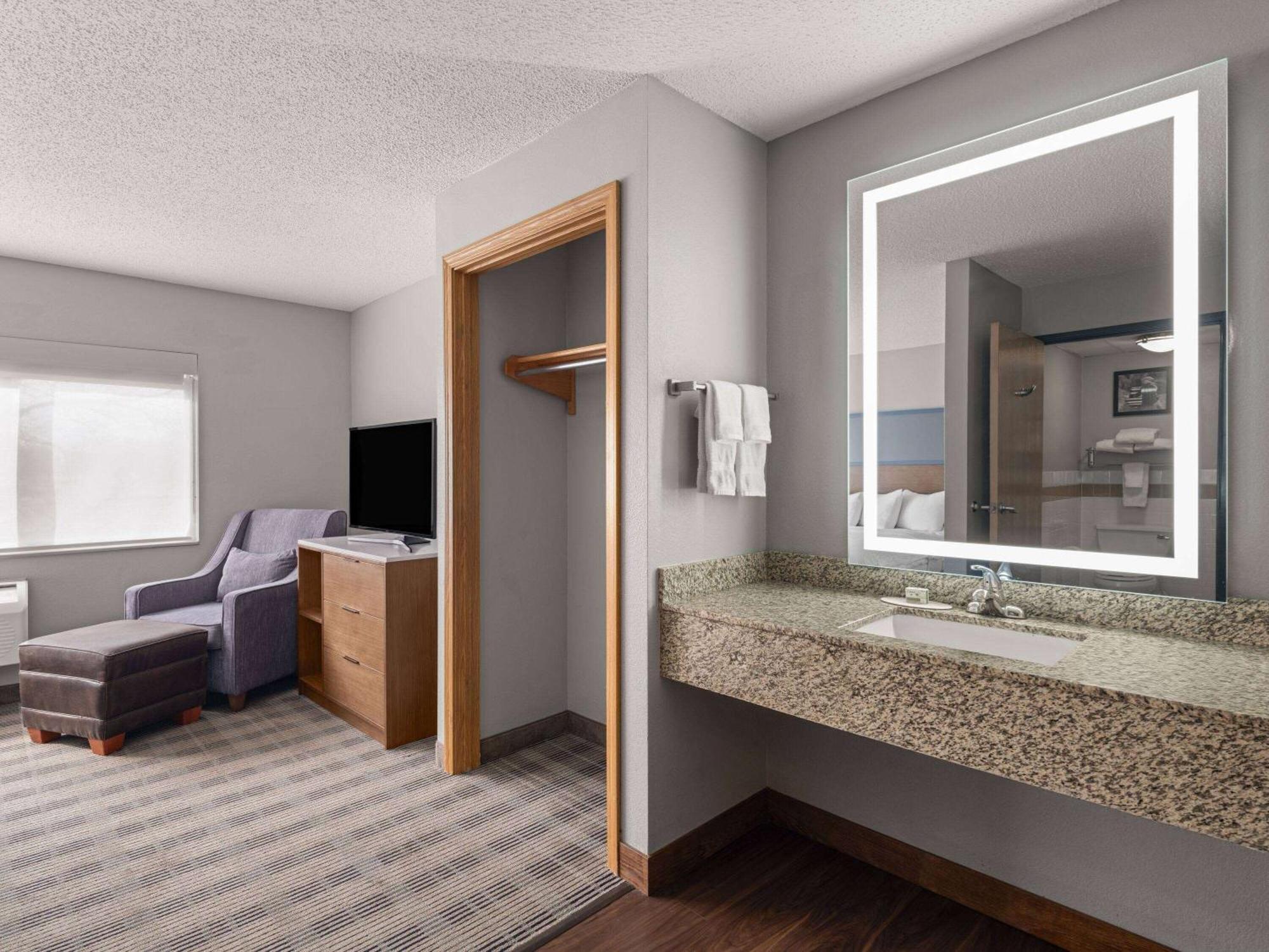 Americinn By Wyndham Shakopee Near Canterbury Park Exterior photo