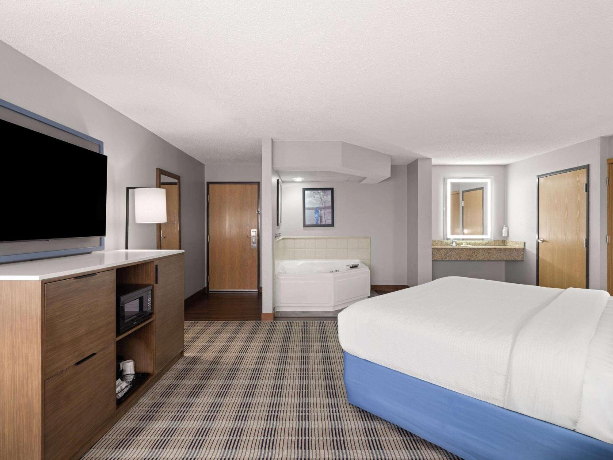 Americinn By Wyndham Shakopee Near Canterbury Park Exterior photo